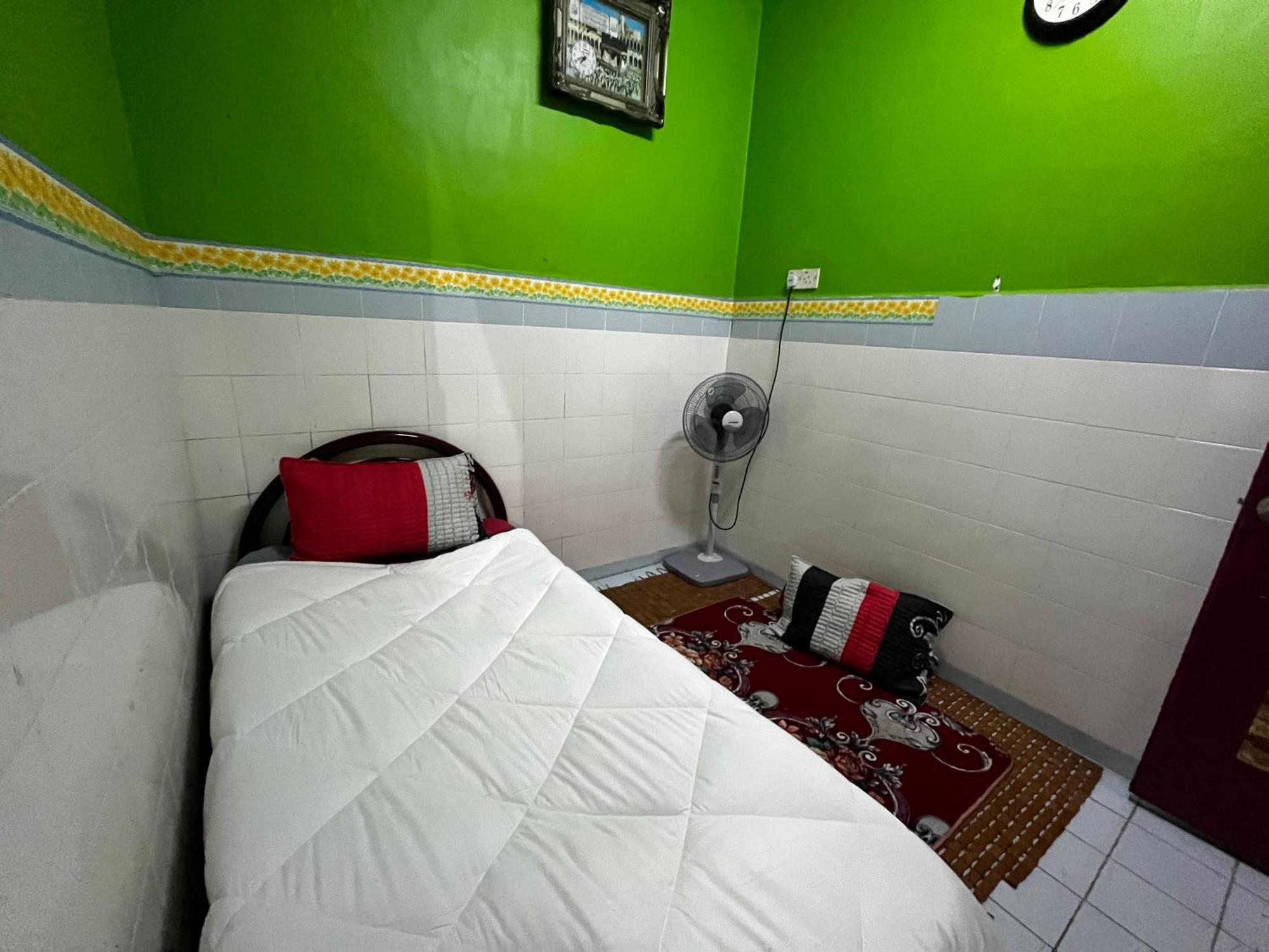 Wan Homestay Kulim Hi-Tech Utk Msliim Shj מראה חיצוני תמונה